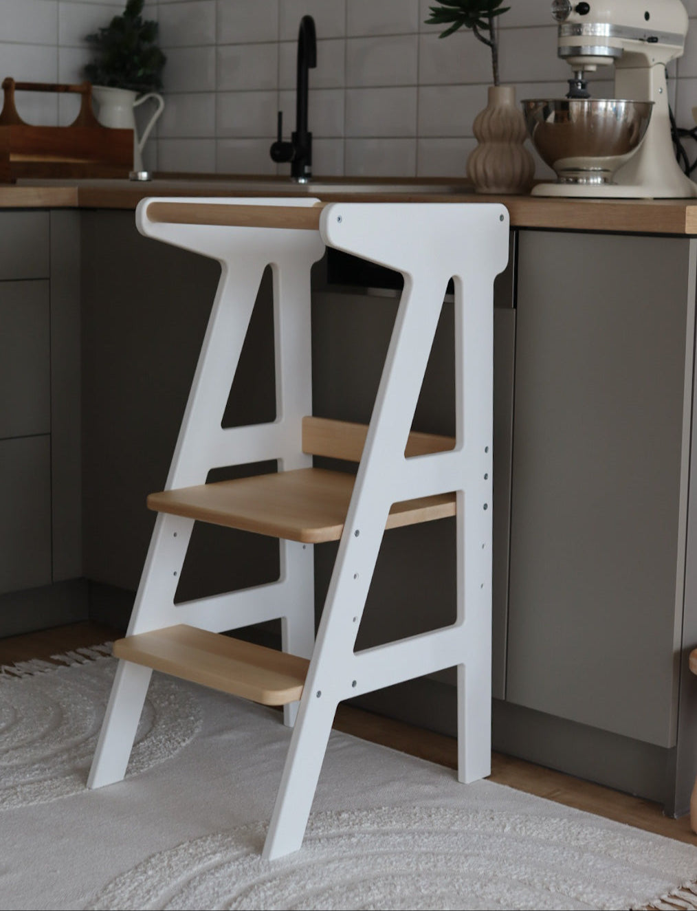 Kids tower and chair