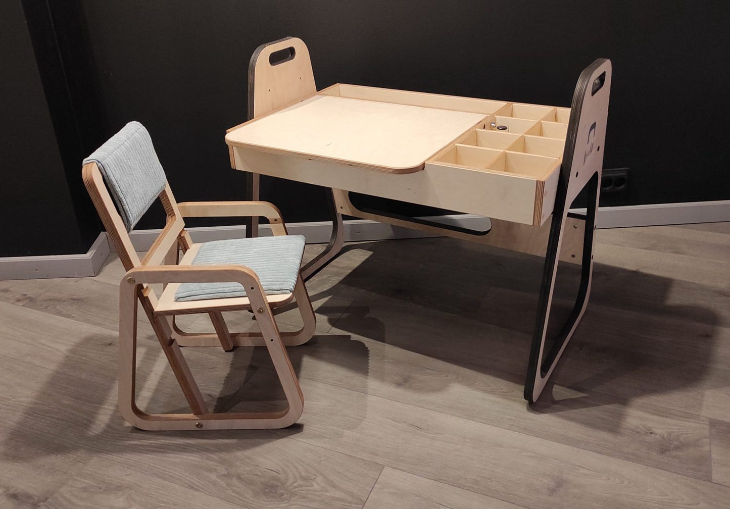 Set Julle - Adjustable Art Table and Chair